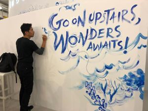 Keren! Ilustrator Emte Live Mural di London Book Fair 2019 Keren! Ilustrator Emte Live Mural di London Book Fair 2019