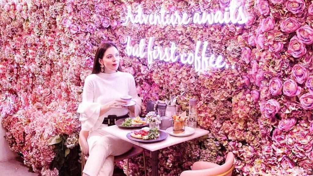 Girly Banget! Kafe Ini Punya Dekorasi Serba Pink yang Cantik