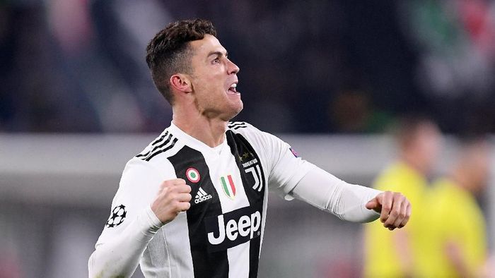 Penyerang Juventus Cristiano Ronaldo didenda UEFA terkait perayaan gol selangkangannya saat melawan Atletico Madrid di leg kedua babak 16 besar Liga Champions. (Foto: Alberto Lingria/Reuters)