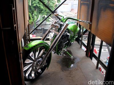 Si Hijau yang Bergaya Chopper