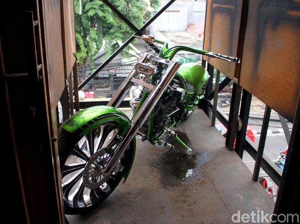Si Hijau yang Bergaya Chopper