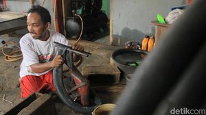 Kisah Inspiratif, Montir di Maros Sulsel Lumpuh Sejak Lahir
