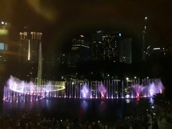 Air Mancur Menari Menara Petronas, Keren!