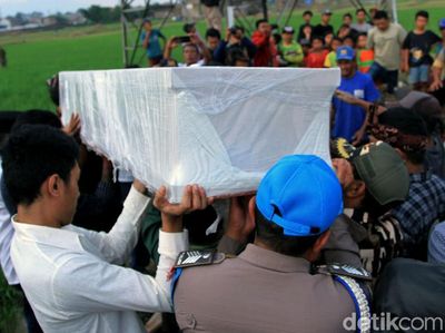 Ratusan Orang Antar Jenazah Bos Tekstil Korban Mutilasi ke Pemakaman