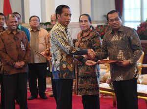 Jokowi: Stranas Cegah Korupsi Jadi Dokumen Berdebu Jika Tak Dilaksanakan Jokowi: Stranas Cegah Korupsi Jadi Dokumen Berdebu Jika Tak Dilaksanakan