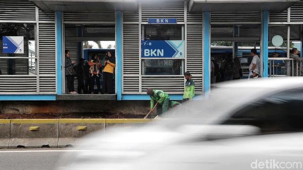 Suasana di Halte TransJ BKN Usai Terjadi Aksi Tusuk Paha