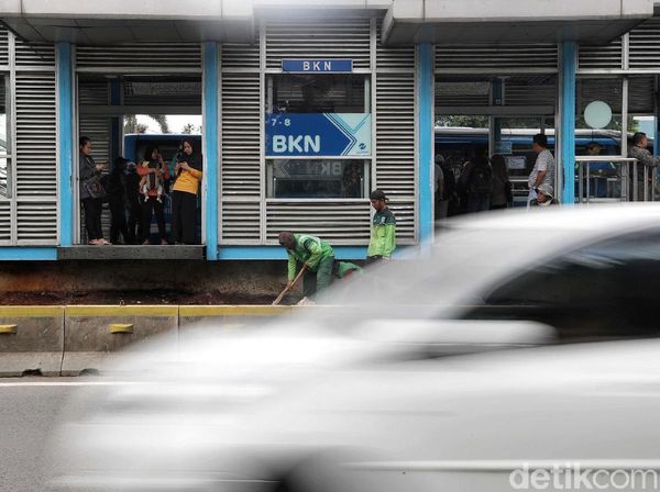 Suasana di Halte TransJ BKN Usai Terjadi Aksi Tusuk Paha