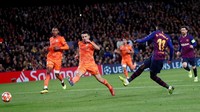 Dembele melesakkan gol penutup di laga ini pada menit ke-86. Dia berhasil membawa Barca menang 5-1 setelah mencetak gol dari umpan Messi. (Foto: Juan Medina/Reuters)