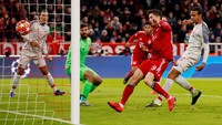 Pada menit ke-39, Bayern Munich menyamakan skor lewat bunuh diri bek Liverpool Joel Matip yang hendak memotong bola crossing Serge Gnabry (Action Images via Reuters / Andrew Boyers)