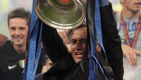 Meski dikenal kontroversial, Jose Mourinho adalah salah satu manajer tersukses di Eropa. Pria asal Portugal itu memenangi liga di empat negara berbeda dan punya dua gelar Liga Champions. Foto: Alex Livesey/Getty Images