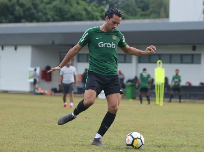 Pemain Timnas Indonesia U-23, Ezra Walian, yang terancam gagal bermain di Kualifikasi Piala Asia 2020. (Foto: dok. PSSI) Pemain Timnas Indonesia U-23, Ezra Walian, yang terancam gagal bermain di Kualifikasi Piala Asia 2020. (Foto: dok. PSSI)
