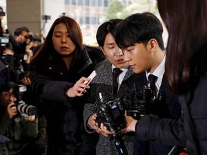 Polisi Dapatkan Bukti Keterlibatan Seungri dalam Kasus Prostitusi Polisi Dapatkan Bukti Keterlibatan Seungri dalam Kasus Prostitusi