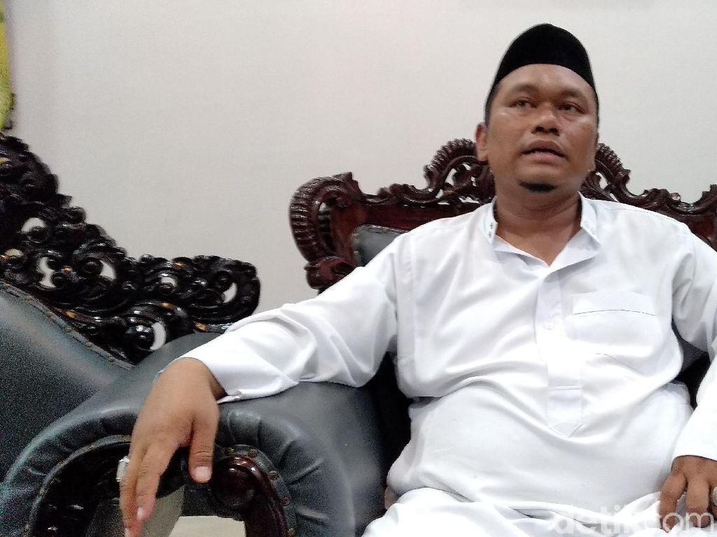 Pengasuh Pondok Bantah Jual Foto Dirinya Rp 1 Juta untuk Anti Gempa Pengasuh Pondok Bantah Jual Foto Dirinya Rp 1 Juta untuk Anti Gempa
