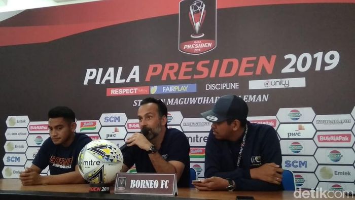 Borneo FC dalam jumpa pewarta menjelang melawan Madura United. (Foto: Ristu Hanafi/Detikcom) Borneo FC dalam jumpa pewarta menjelang melawan Madura United. (Foto: Ristu Hanafi/Detikcom)