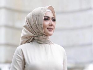 Syahrini dan Luna Maya Sama-Sama Jualan Hijab, Lebih Mahal Mana? Syahrini dan Luna Maya Sama-Sama Jualan Hijab, Lebih Mahal Mana?