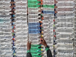 Botol Minuman Plastik Dalam Mobil Bisa Picu Kebakaran