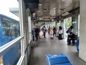 Motif Sudirman Tusuk Penumpang TransJ: Gara-gara Korban Angkat Kaki Motif Sudirman Tusuk Penumpang TransJ: Gara-gara Korban Angkat Kaki
