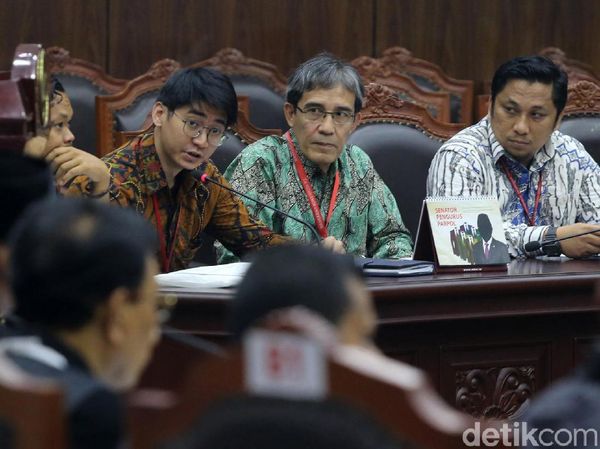 Suasana Sidang Pendahuluan Uji Materi UU Pemilu