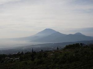 3 Warga Hilang Saat Ritual di Gunung Ungaran Belum Ditemukan 3 Warga Hilang Saat Ritual di Gunung Ungaran Belum Ditemukan