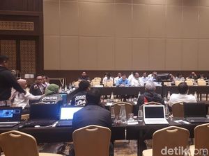 KPU Gelar Rapat Persiapan Final Debat Ketiga KPU Gelar Rapat Persiapan Final Debat Ketiga