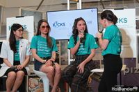 Talkshow cegah kanker serviks dengan vaksin HPV bersama Yuki Kato dan Cinta Laura