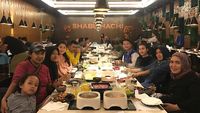Ikut Acara PBB di New York, Intip Gaya Kuliner Ibu Ayu Ting Ting Bareng Keluarga