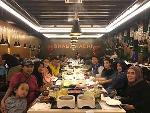 Ikut Acara PBB di New York, Intip Gaya Kuliner Ibu Ayu Ting Ting Bareng Keluarga Ikut Acara PBB di New York, Intip Gaya Kuliner Ibu Ayu Ting Ting Bareng Keluarga