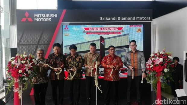 Diler Mitsubishi di Pondok Cabe