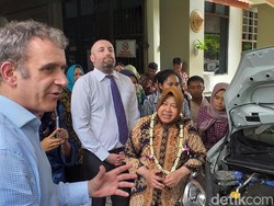 Pelajar SMP di Surabaya Dikenalkan Mobil Hidrogen