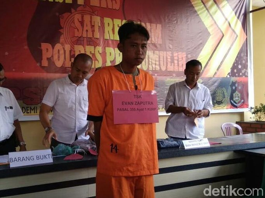 Sadis! Evan Siram Istri Muda dengan Air Keras karena Pergi Tanpa Izin Sadis! Evan Siram Istri Muda dengan Air Keras karena Pergi Tanpa Izin