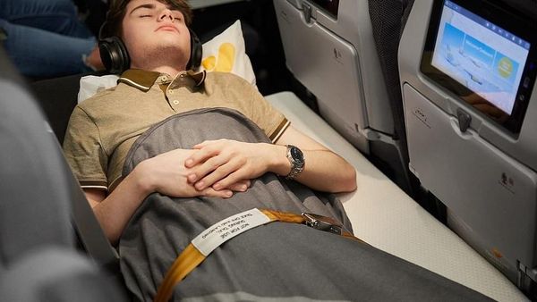 Foto: Inovasi Kasur di Kelas Ekonomi Pesawat