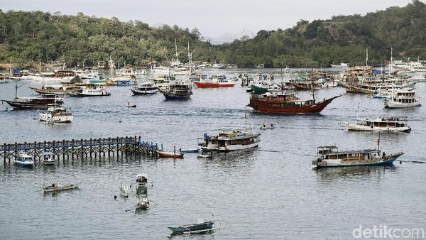 Kapal-kapal Wisata Siap Jamu Wisatawan