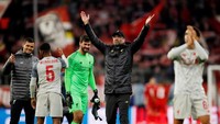 Juergen Klopp merayakan kemenangan Liverpool di akhir pertandingan. Rasanya begitu puas untuk Klopp karena Liverpool sebenarnya tengan tampil di loyo. ( Action Images via Reuters / Andrew Boyers)