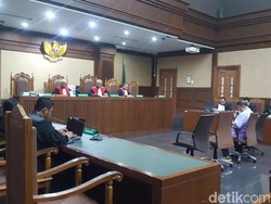 Baca Pleidoi, Anak Buah Penyuap Hakim Merry Purba Menyesal