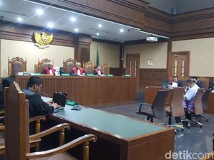 Baca Pleidoi, Anak Buah Penyuap Hakim Merry Purba Menyesal Baca Pleidoi, Anak Buah Penyuap Hakim Merry Purba Menyesal