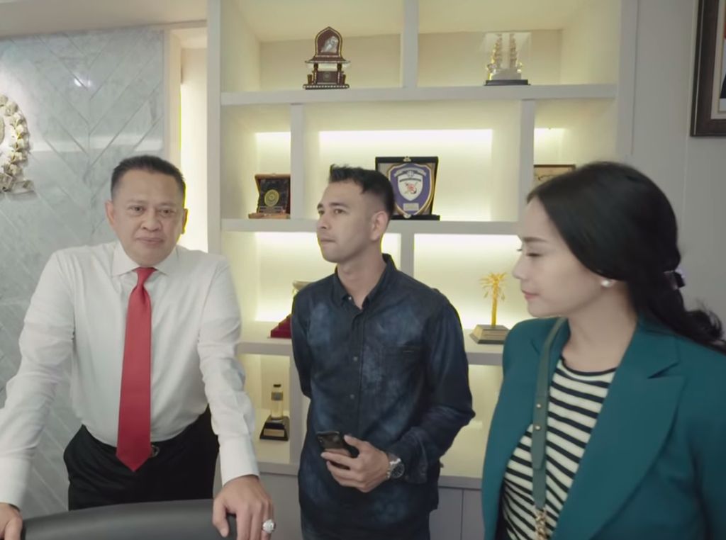Raffi Ahmad Takjub Lihat Ruangan Ketua DPR, Ada Pintu Rahasia! Raffi Ahmad Takjub Lihat Ruangan Ketua DPR, Ada Pintu Rahasia!