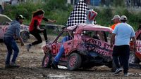 Di Malta Ada Lomba Khusus Wanita Hancurkan Mobil Lho