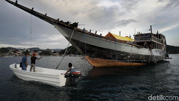 Aktivitas Pembuatan Kapal Kayu yang Mendunia