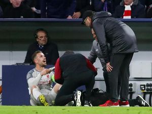 Liverpool Lolos, Henderson Cedera Liverpool Lolos, Henderson Cedera
