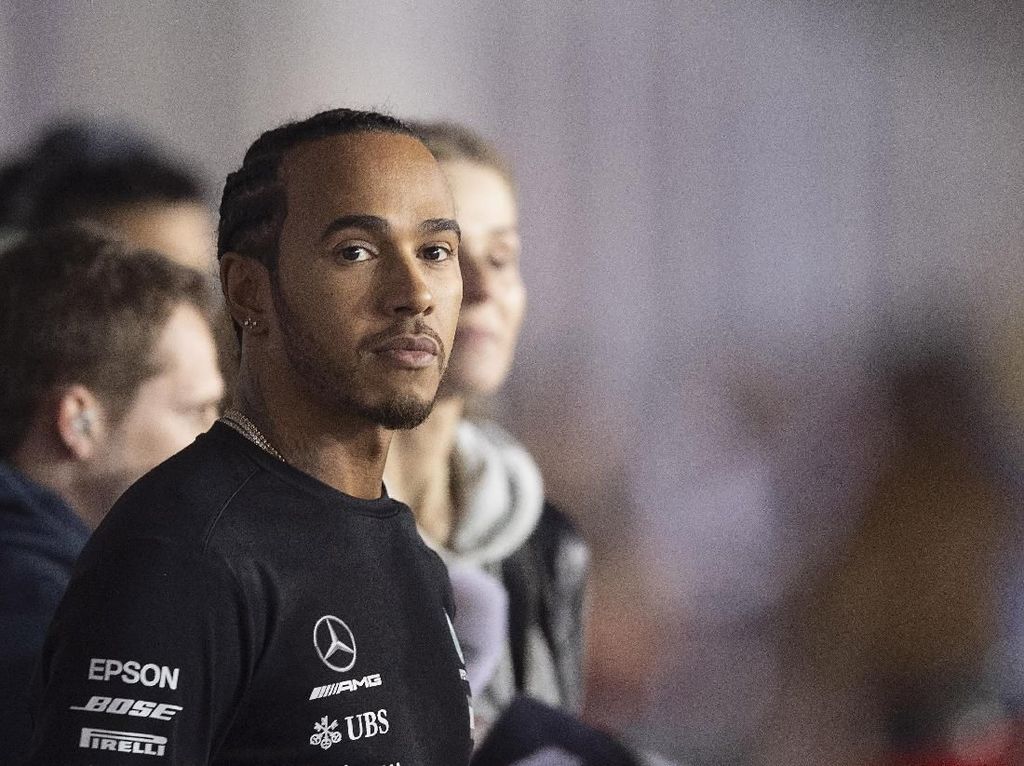 Bocah 5 Tahun Dikirimi Mobil F1 oleh Lewis Hamilton Bocah 5 Tahun Dikirimi Mobil F1 oleh Lewis Hamilton