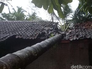 Diterjang Hujan Angin, Puluhan Rumah di Ciamis Rusak