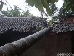 Diterjang Hujan Angin, Puluhan Rumah di Ciamis Rusak