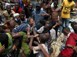 Momen Dramatis Evakuasi Sekolah Runtuh di Nigeria