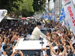 Video: Kenapa Prabowo Salaman Pakai Sarung Tangan?