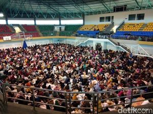 Warga Membludak, Pelipatan Surat Suara Pemilu di Kampar Riau Disetop