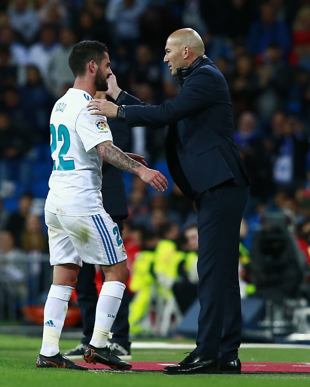 MADRID, SPAIN - MAY 12:  Francisco Roman Alarcon alias Iscod (L) of Real Madrid CF is greeted by his coach Zinedine Zidane (R) as he leaves the pitch during the La Liga match between Real Madrid and Celta de Vigo at Estadio Santiago Bernabeu on May 12, 2018 in Madrid, Spain. (Photo by Gonzalo Arroyo Moreno/Getty Images)