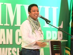 Ini Gaya Romahurmuziy yang Ditangkap KPK, Pakai Jaket Bomber hingga Kafiyeh