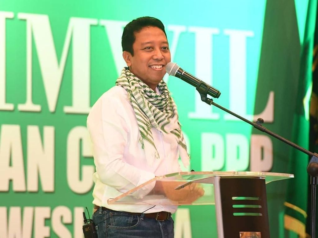 Ini Gaya Romahurmuziy yang Ditangkap KPK, Pakai Jaket Bomber hingga Kafiyeh Ini Gaya Romahurmuziy yang Ditangkap KPK, Pakai Jaket Bomber hingga Kafiyeh