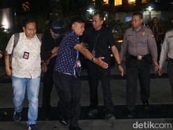 Tiba di KPK Usai Kena OTT, Romahurmuziy Bungkam dan Menunduk