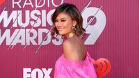Dapat Penghargaan, Ini Gaya Agnez Mo di Red Carpet iHeartRadio Music Awards